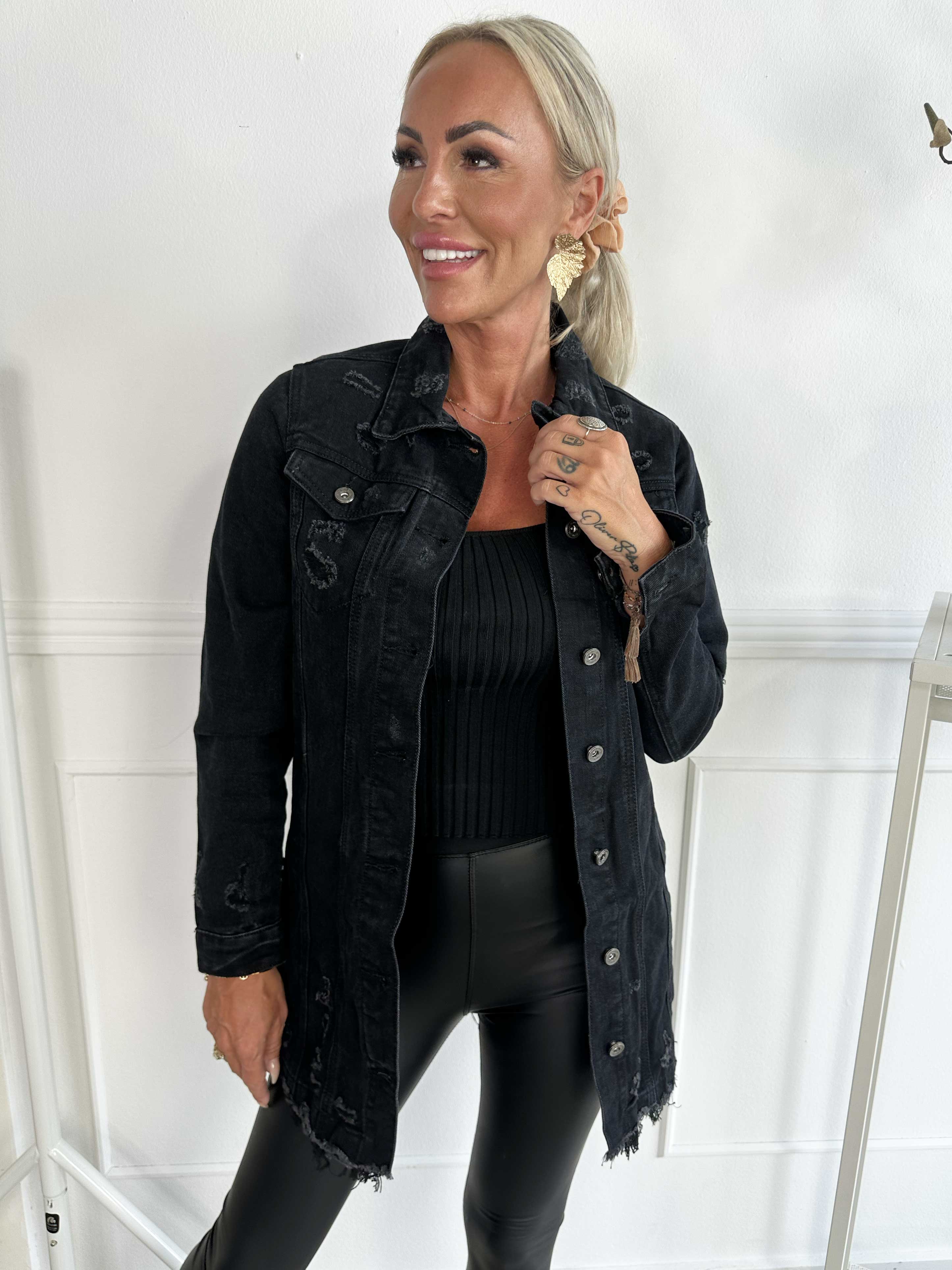 Giasone - Lång jeansjacka med slitna detaljer